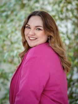 Headshot of admissions counselor Amanda Jimenez