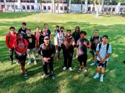 Professor Castro's Writing 105 group shot on the Quad